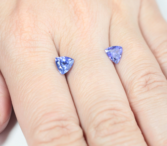 Пара танзанитов 2,11 карата