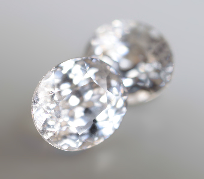 Пара бесцветных топазов высокой чистоты 3,55 карата