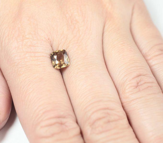 Желтый циркон высокой чистоты 2,64 карата