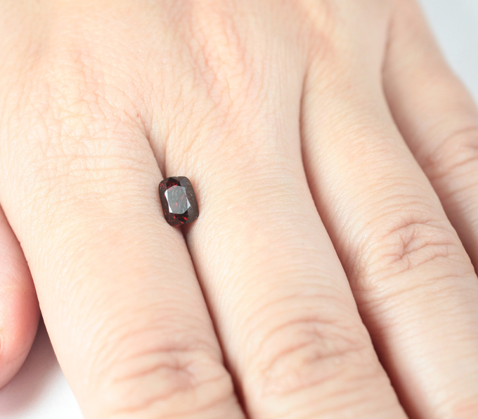 Красная шпинель 1,3 карата