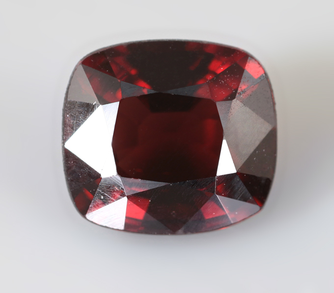 Красная шпинель 1,28 карата