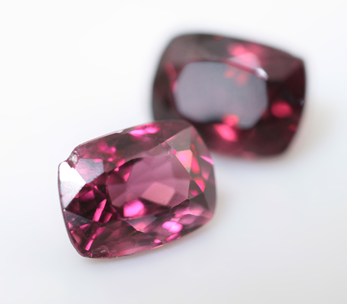Пара пурпурно-красных шпинелей 2,59 карата