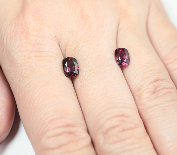 Пара пурпурно-красных шпинелей 2,59 карата