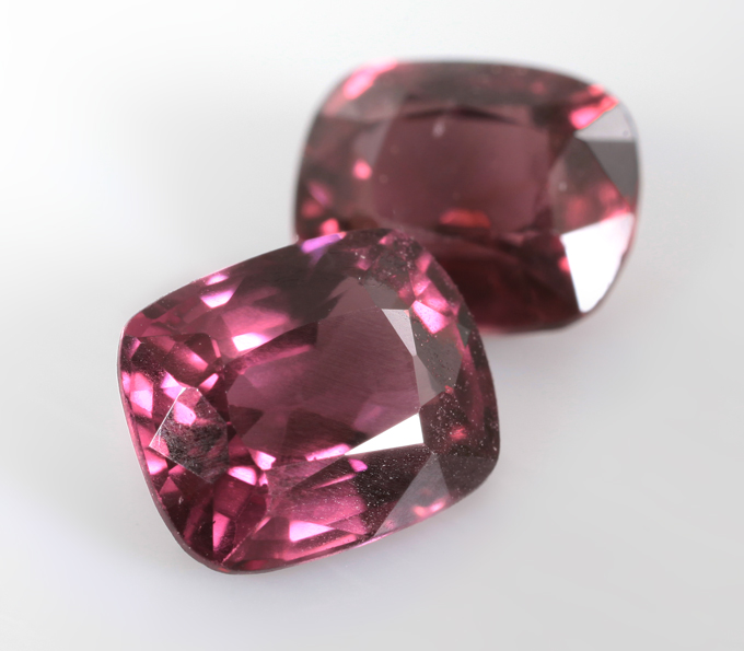 Пара пурпурно-красных шпинелей 2,87 карата