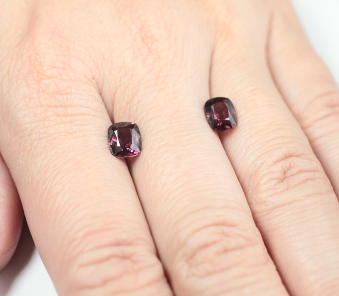 Пара пурпурно-красных шпинелей 2,87 карата