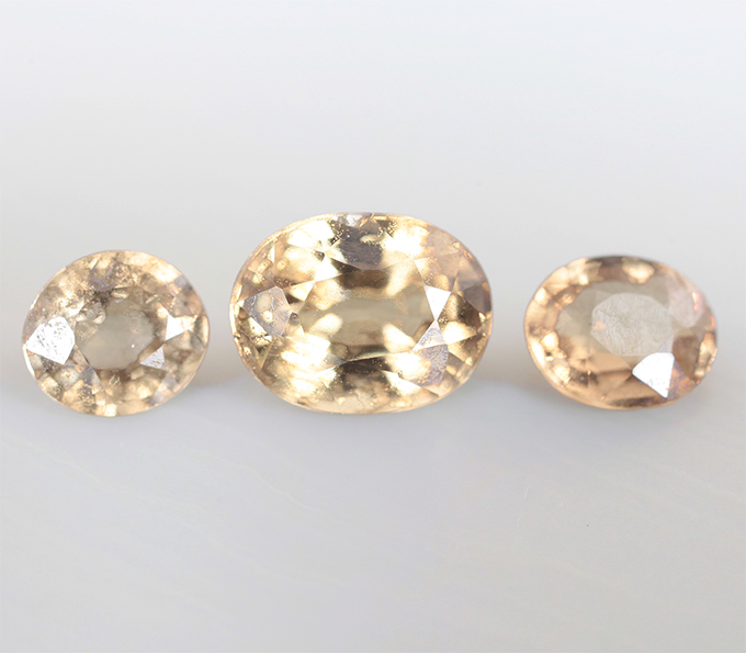 Кольцо с гранатами со сменой цвета 2,05 карата