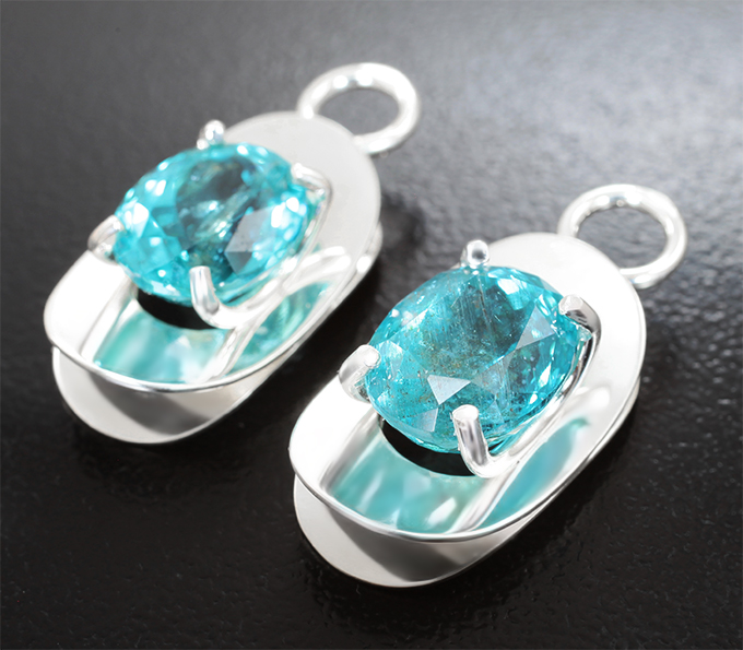 Комплект с неоново-голубыми апатитами 11,23 карата