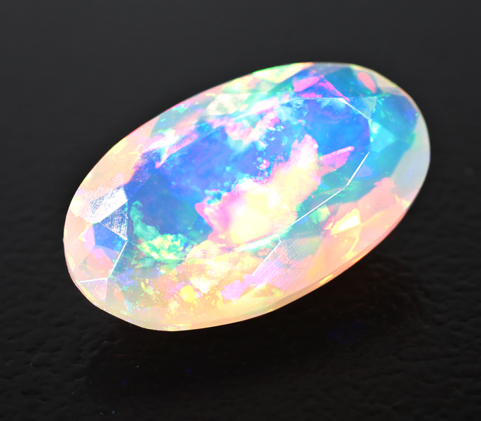 Ограненный эфиопский опал 2,64 карата