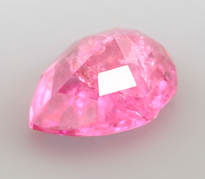 Топовый цвет! "Неоновая" розовая шпинель 0,77 карата