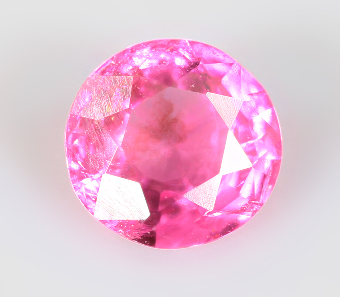 Топовый цвет! "Неоновая" розовая шпинель 0,25 карата