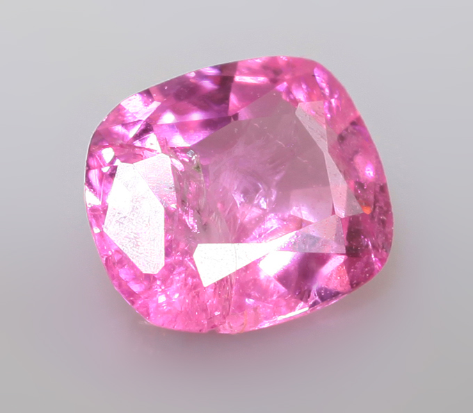 Топовый цвет! "Неоновая" розовая шпинель 0,29 карата