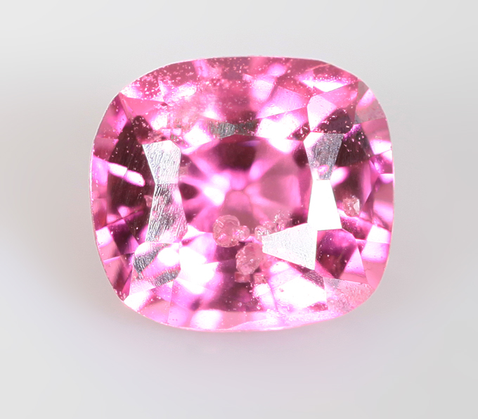 Топовый цвет! "Неоновая" розовая шпинель 0,46 карата