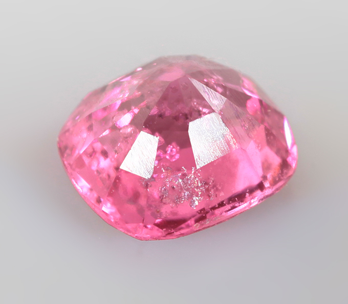 Топовый цвет! "Неоновая" розовая шпинель 0,46 карата