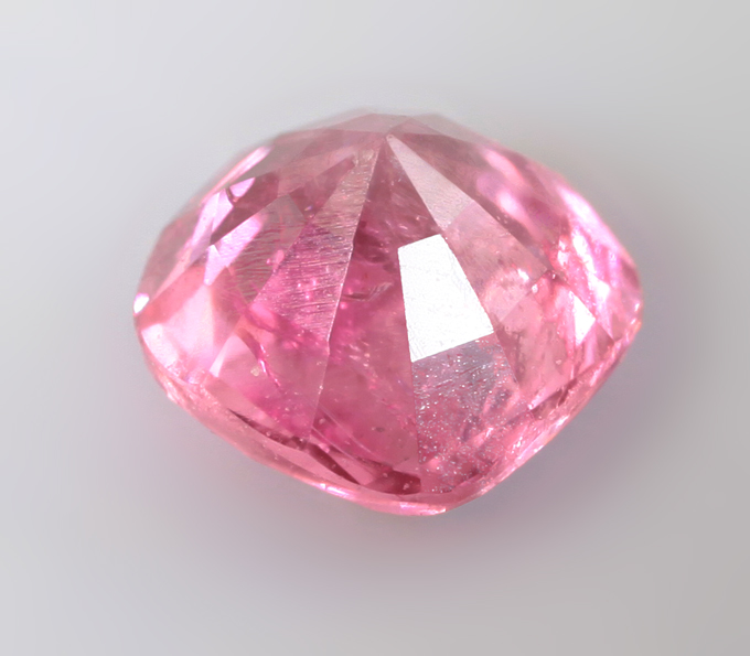 Топовый цвет! "Неоновая" розовая шпинель 0,33 карата