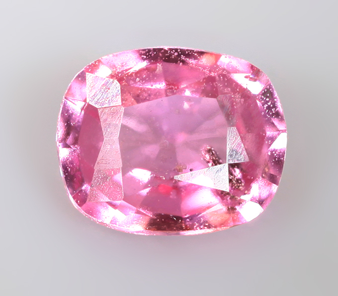 Топовый цвет! "Неоновая" розовая шпинель 0,31 карата
