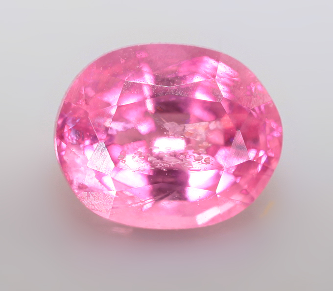 Топовый цвет! "Неоновая" розовая шпинель 0,47 карата