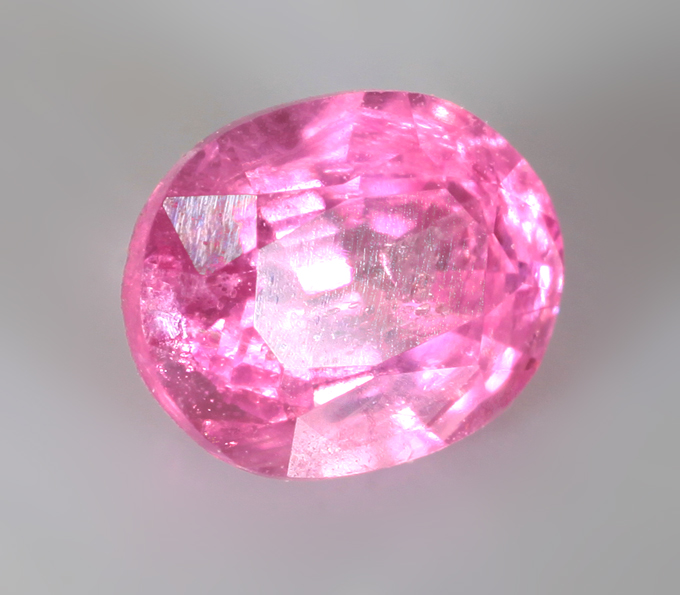 Топовый цвет! "Неоновая" розовая шпинель 0,47 карата