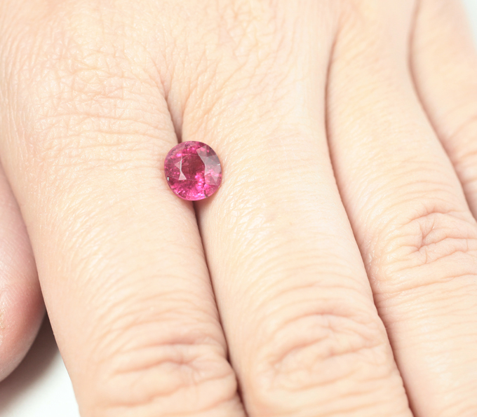 Топовый цвет! "Неоновый" рубеллит турмалин 1,88 карата