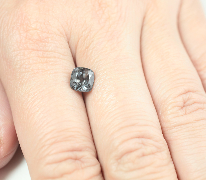 Титановая шпинель 2,06 карата