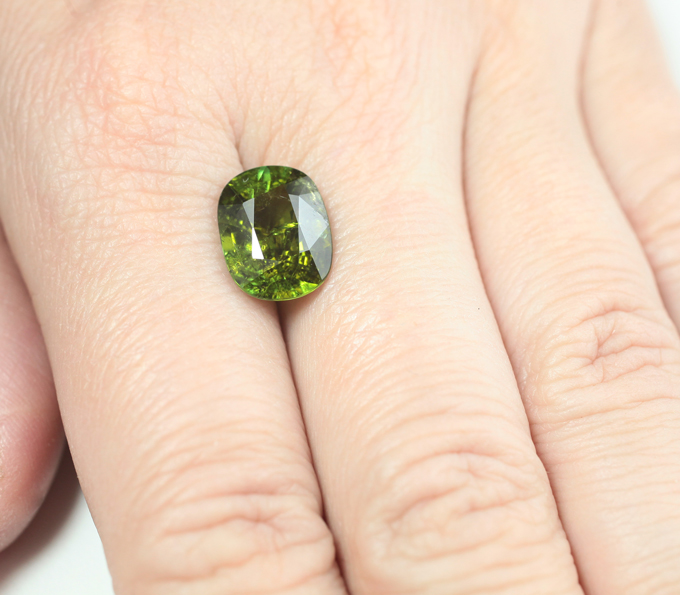 Полихромный турмалин 4,93 карата