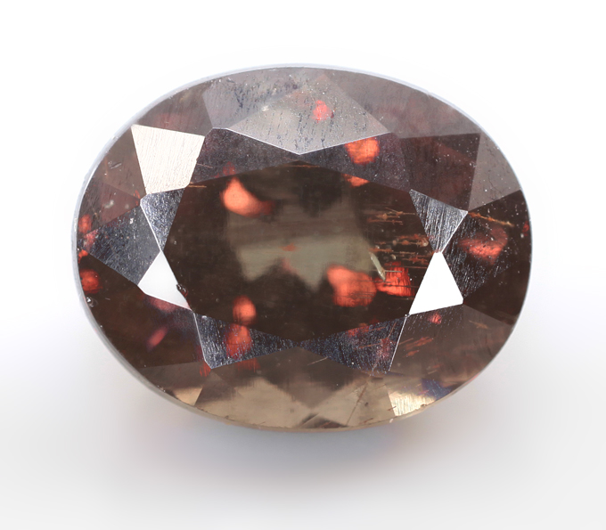 Крупный гранат со сменой цвета 2,53 карата