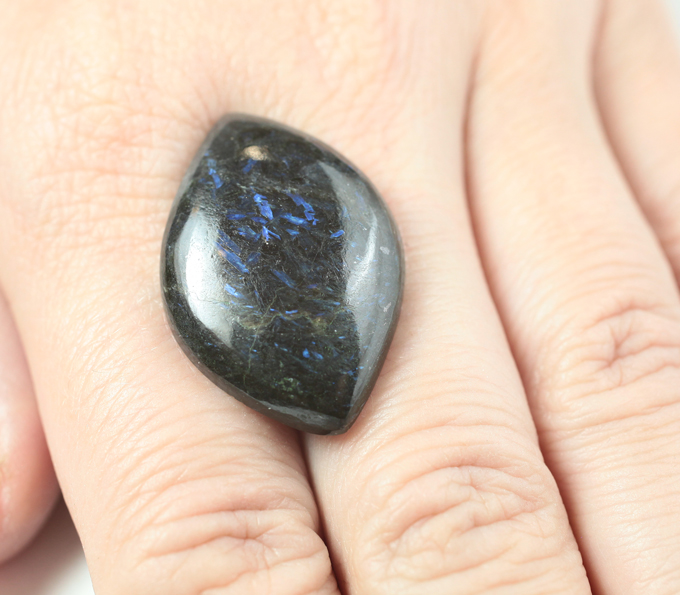 Редкий крупный нууммит 26,84 карата