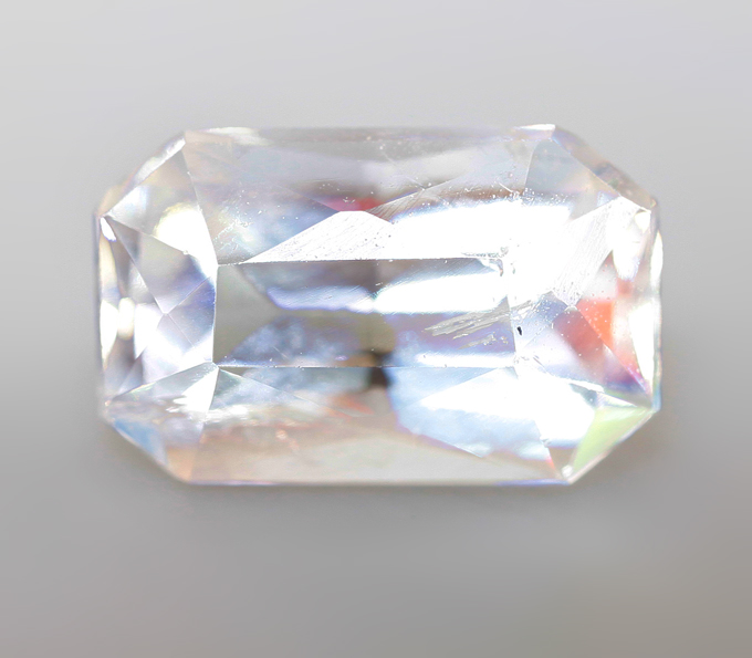 Ограненный лунный камень 0,93 карата