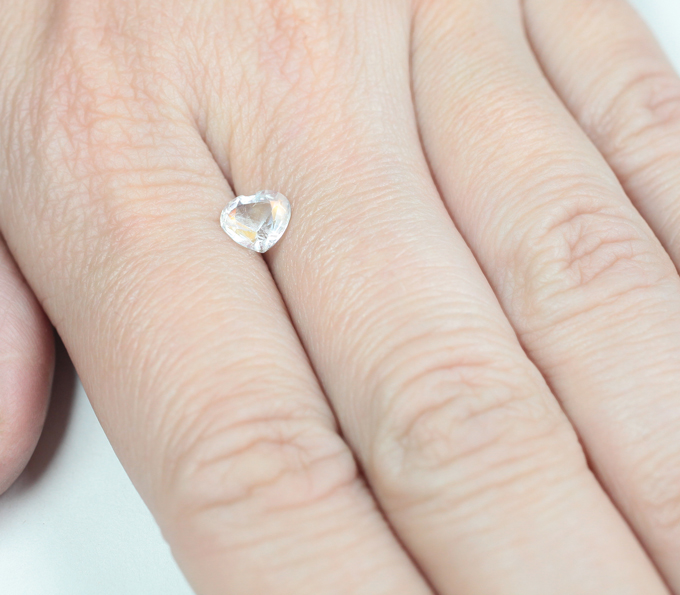 Ограненный лунный камень 0,99 карата