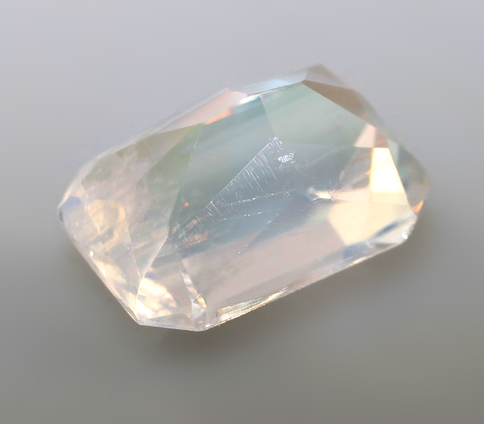 Ограненный лунный камень 1,05 карата