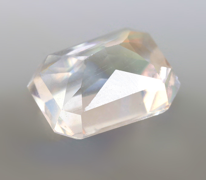 Ограненный лунный камень 1,14 карата