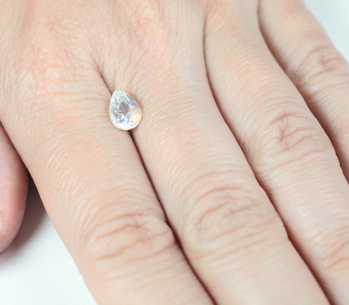 Ограненный лунный камень 1,34 карата