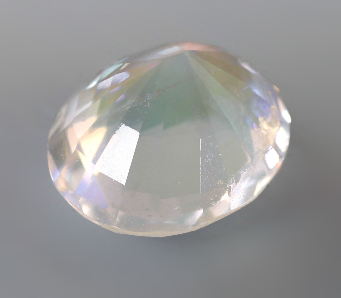 Ограненный лунный камень 1,37 карата