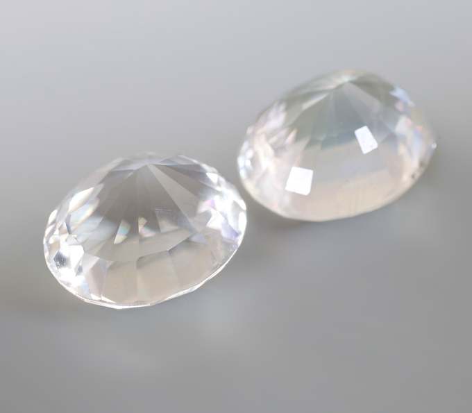 Пара ограненных лунных камней 2,37 карата