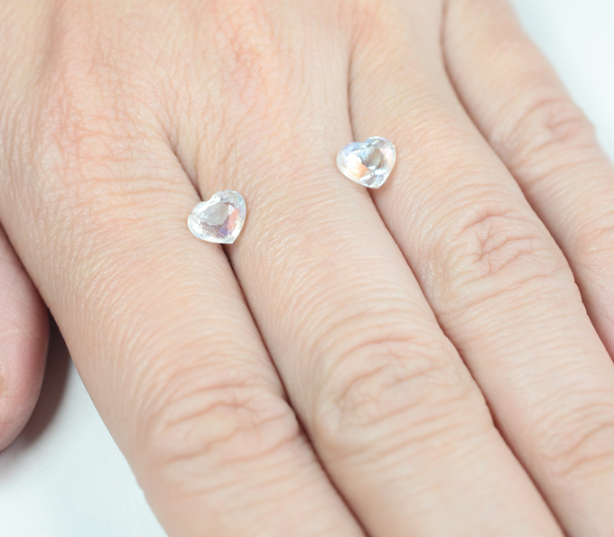 Пара ограненных лунных камней 2,22 карата