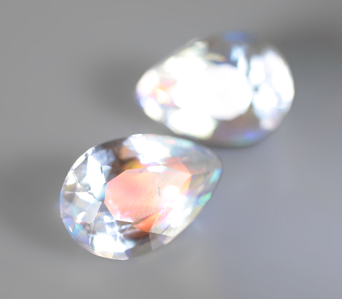 Пара ограненных лунных камней 2,51 карата