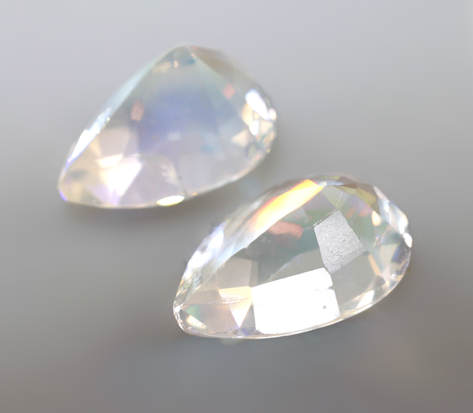 Пара ограненных лунных камней 2,51 карата