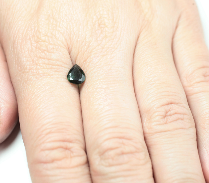 Насыщенно-зеленый турмалин 0,78 карата