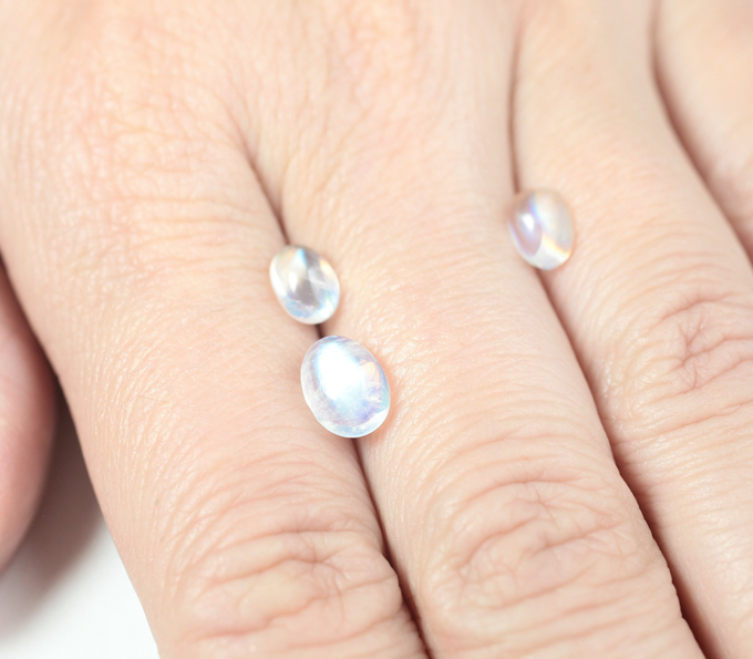 Набор из 3 лунных камней 3,24 карата