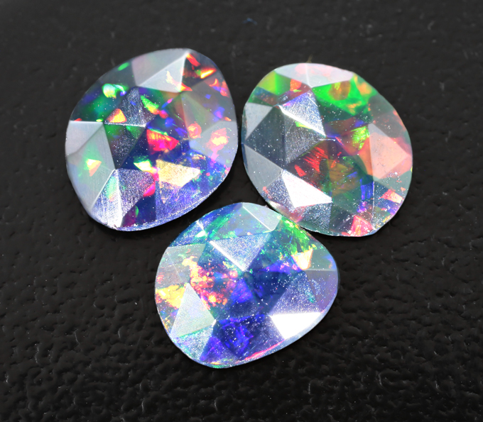 Набор из 3 ограненных черных опалов 1,57 карата