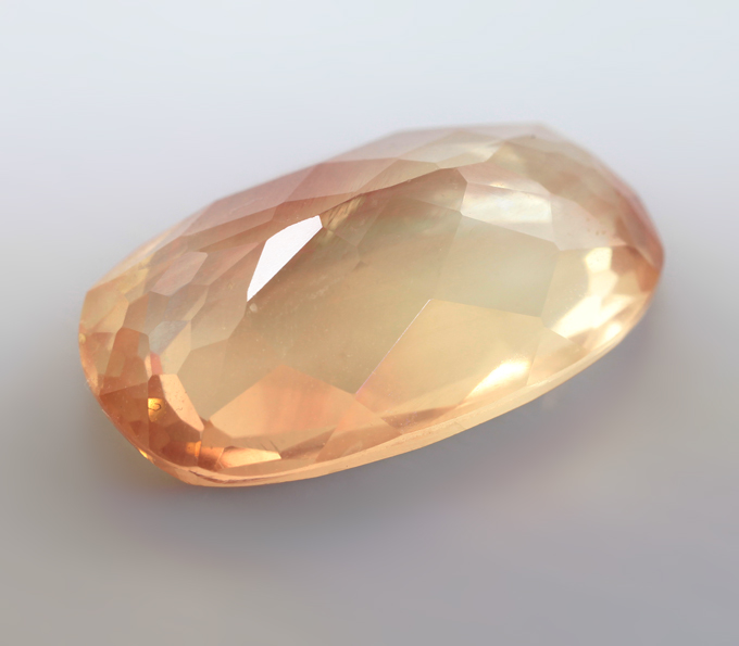 Крупный полихромный андезин 6,14 карата