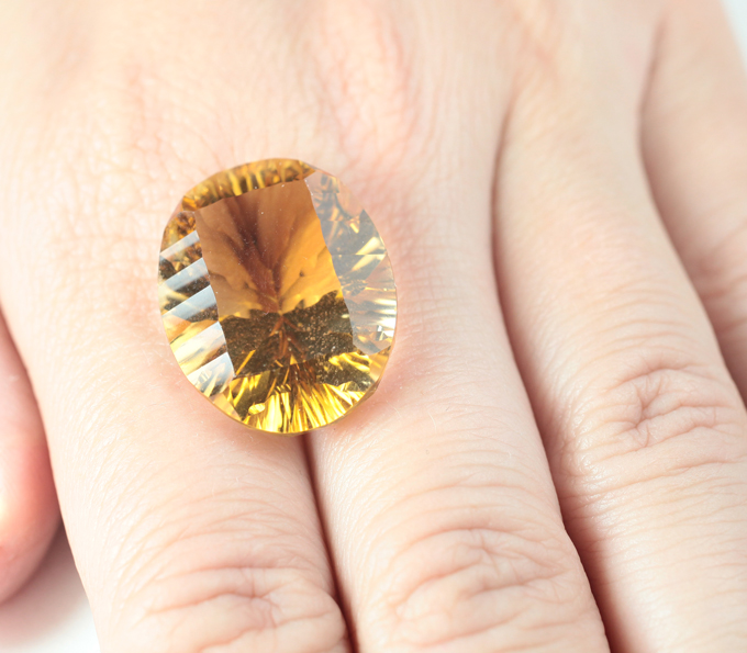 Крупный! Чистейший цитрин лазерной огранки 26,8 карата