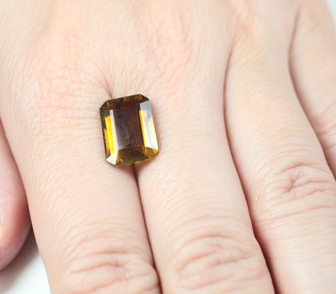 Редкий насыщенно-желтый турмалин 5,87 карата