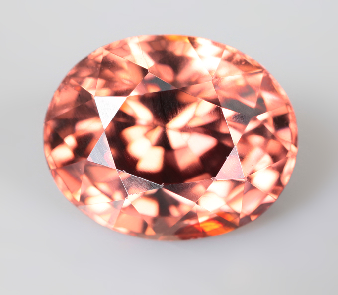 Красивейший чистейший циркон падпараджа 4,62 карата