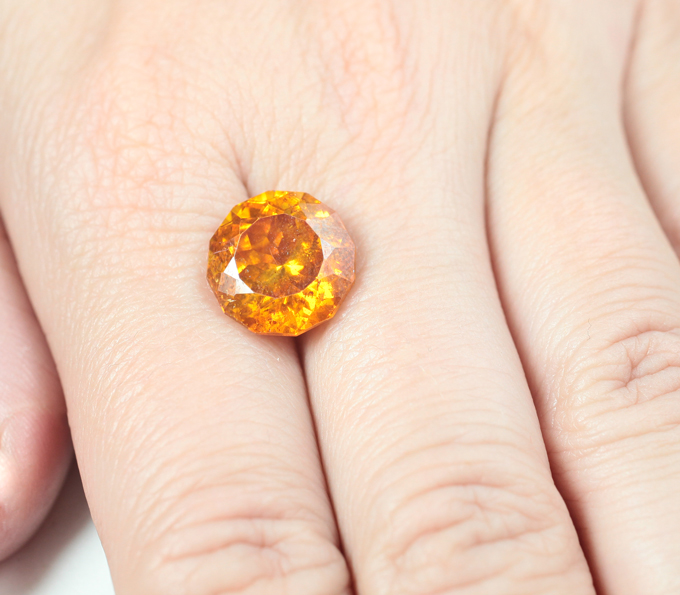 Крупный сфалерит авторской огранки 11,14 карата