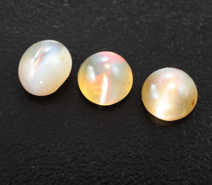 Редкий набор из 3 хризобериллов с эффектом кошачьего глаза 4,43 карата