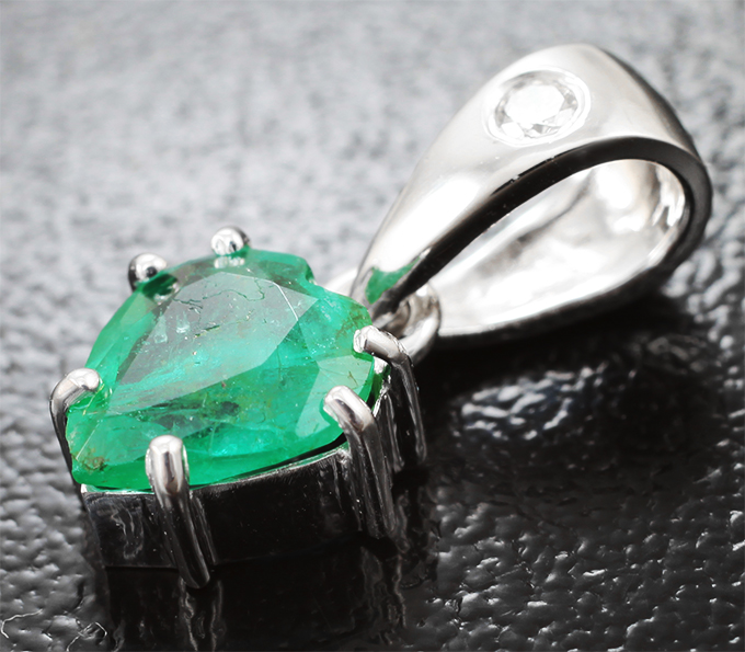 Кулон с изумрудом редкой огранки 0,89 карата и бриллиантом