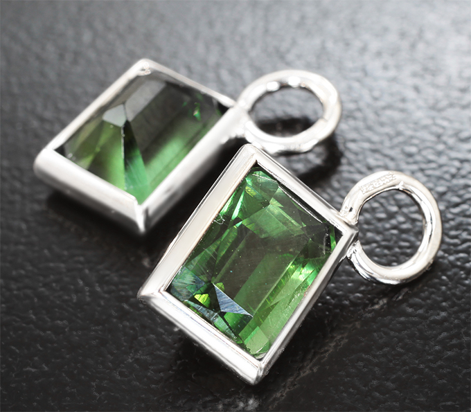 Серьги с полихромными "неоновыми" апатитами 6,39 карата