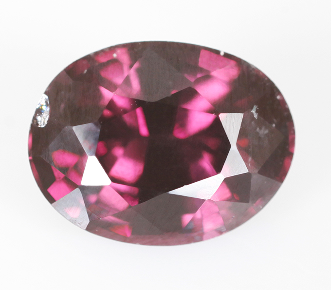 Красновато-пурпурная шпинель 0,98 карата