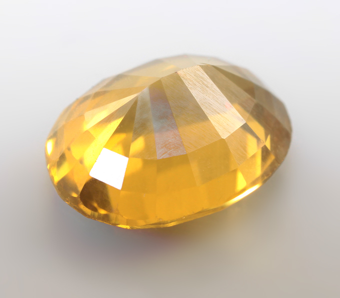 Ярко-желтый циркон высокой чистоты 3,63 карата