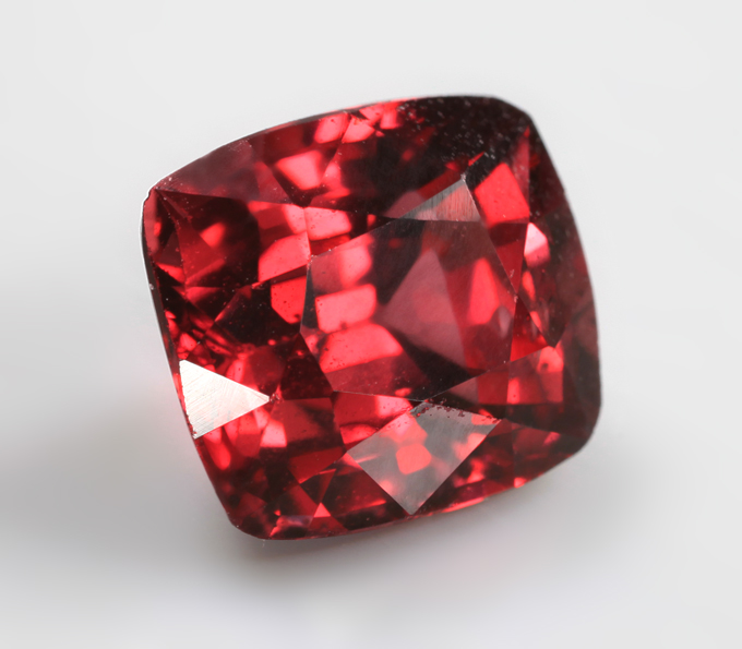 Пироп гранат 3,21 карата